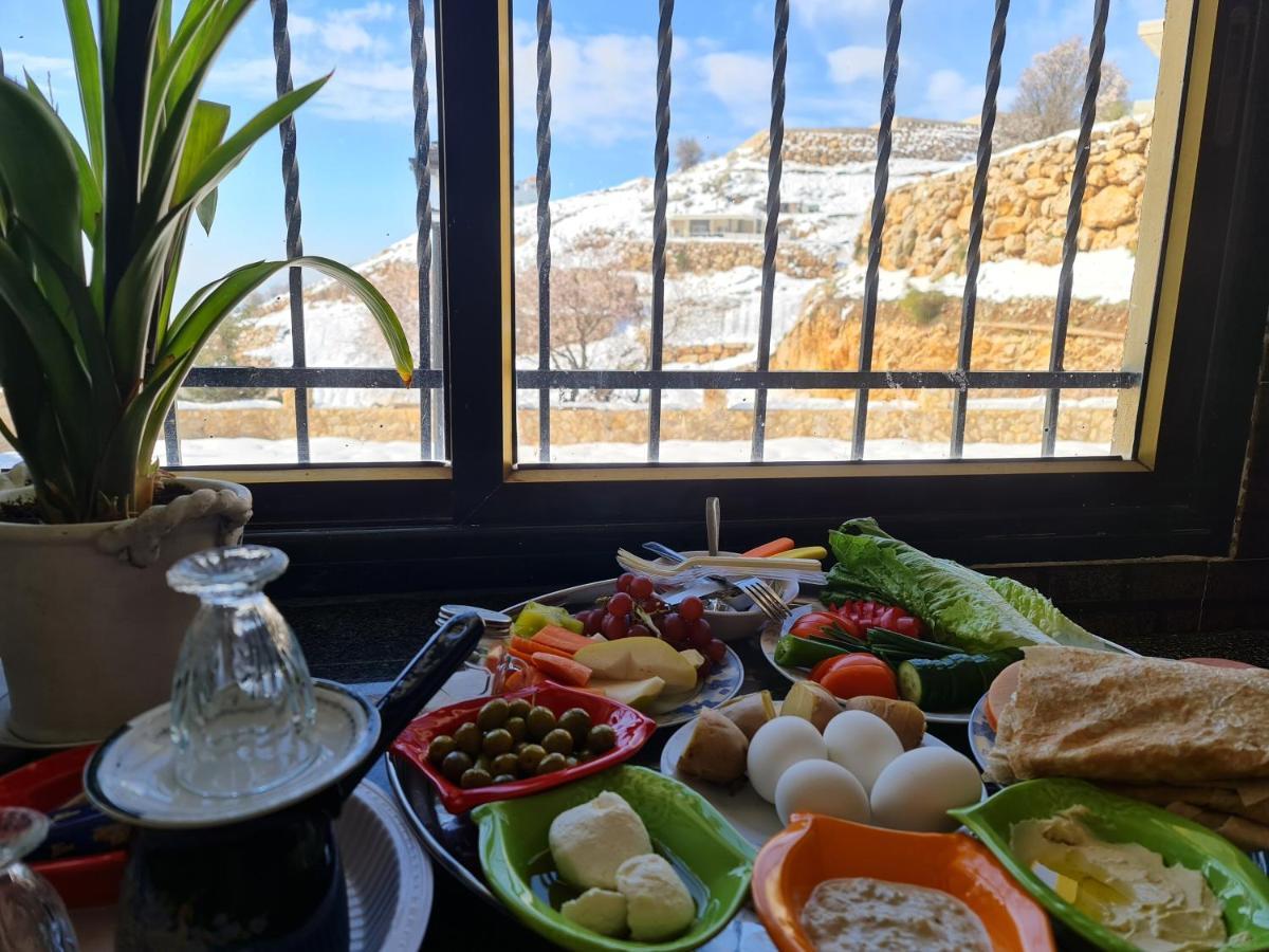 Vida Bhermon 2, One Small Wooden Cabin Majdal Shams Bagian luar foto