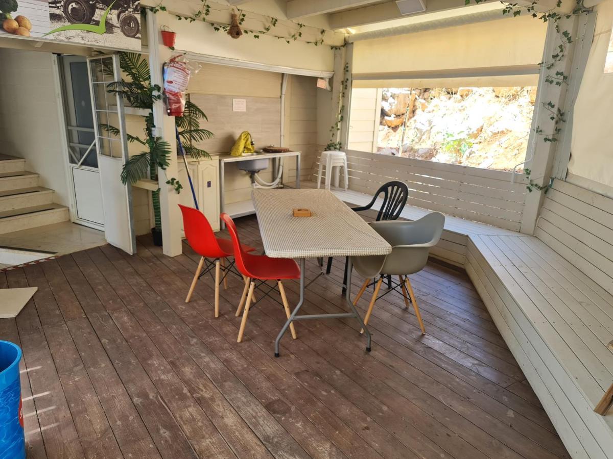 Vida Bhermon 2, One Small Wooden Cabin Majdal Shams Bagian luar foto